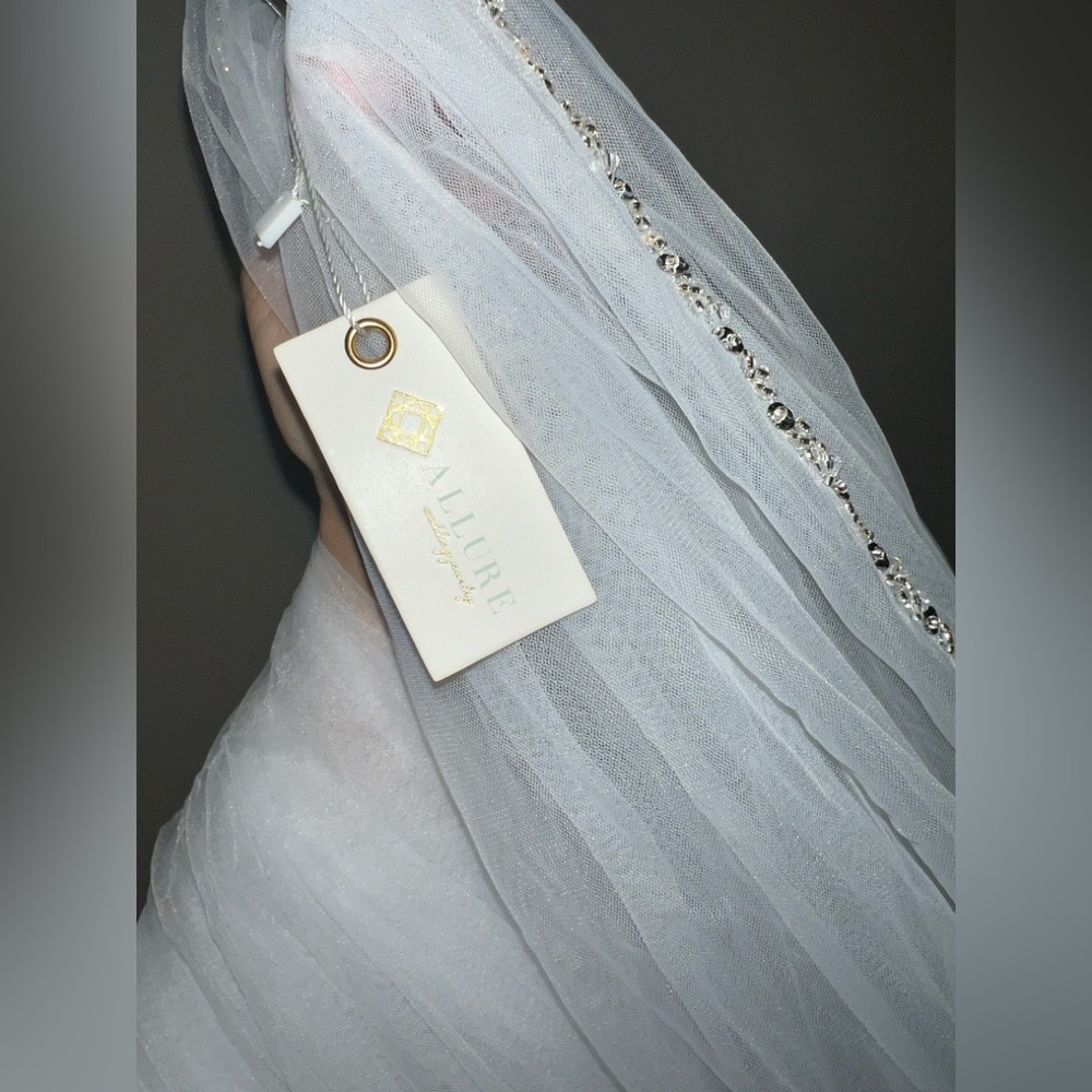 NEVER WORN - Cathedral Length Wedding Veil 108”